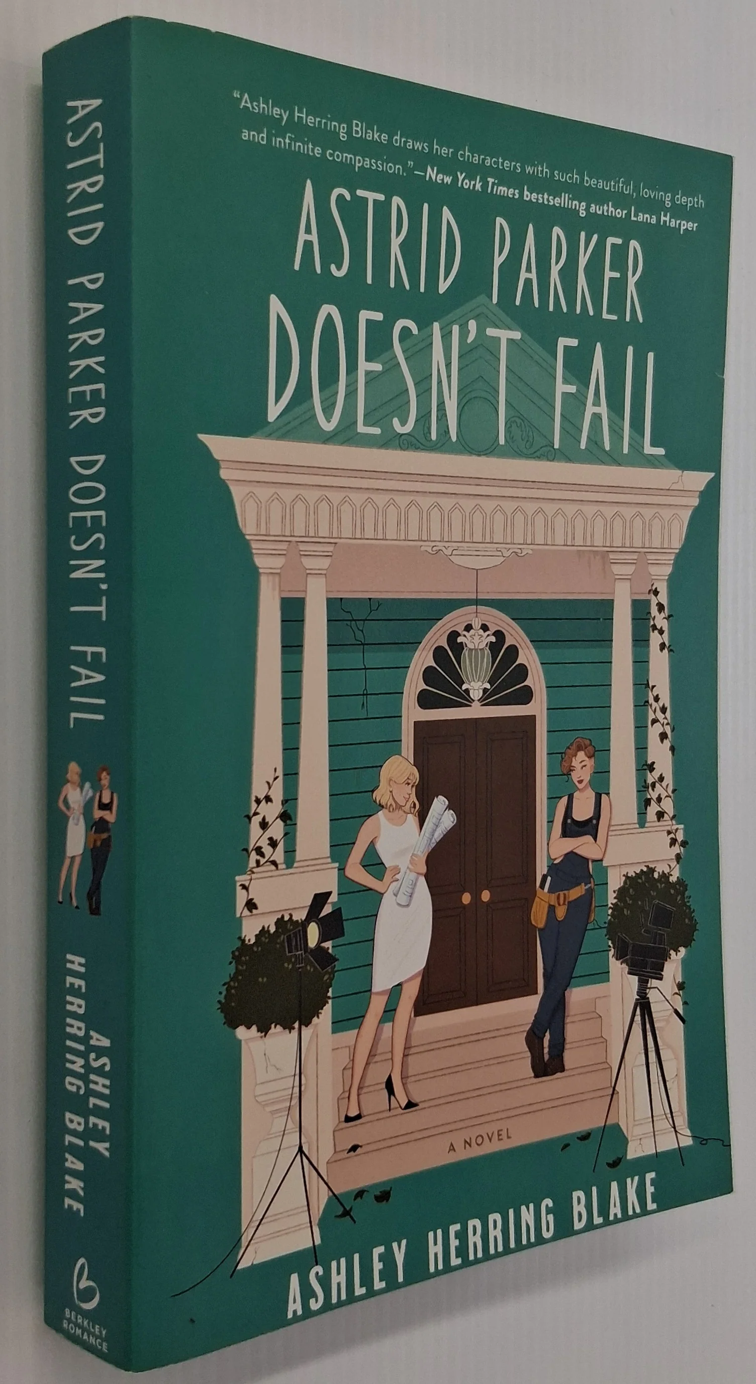 ASTRID PARKER DOESN'T FAIL - Ashley Herring Blake - Image 4