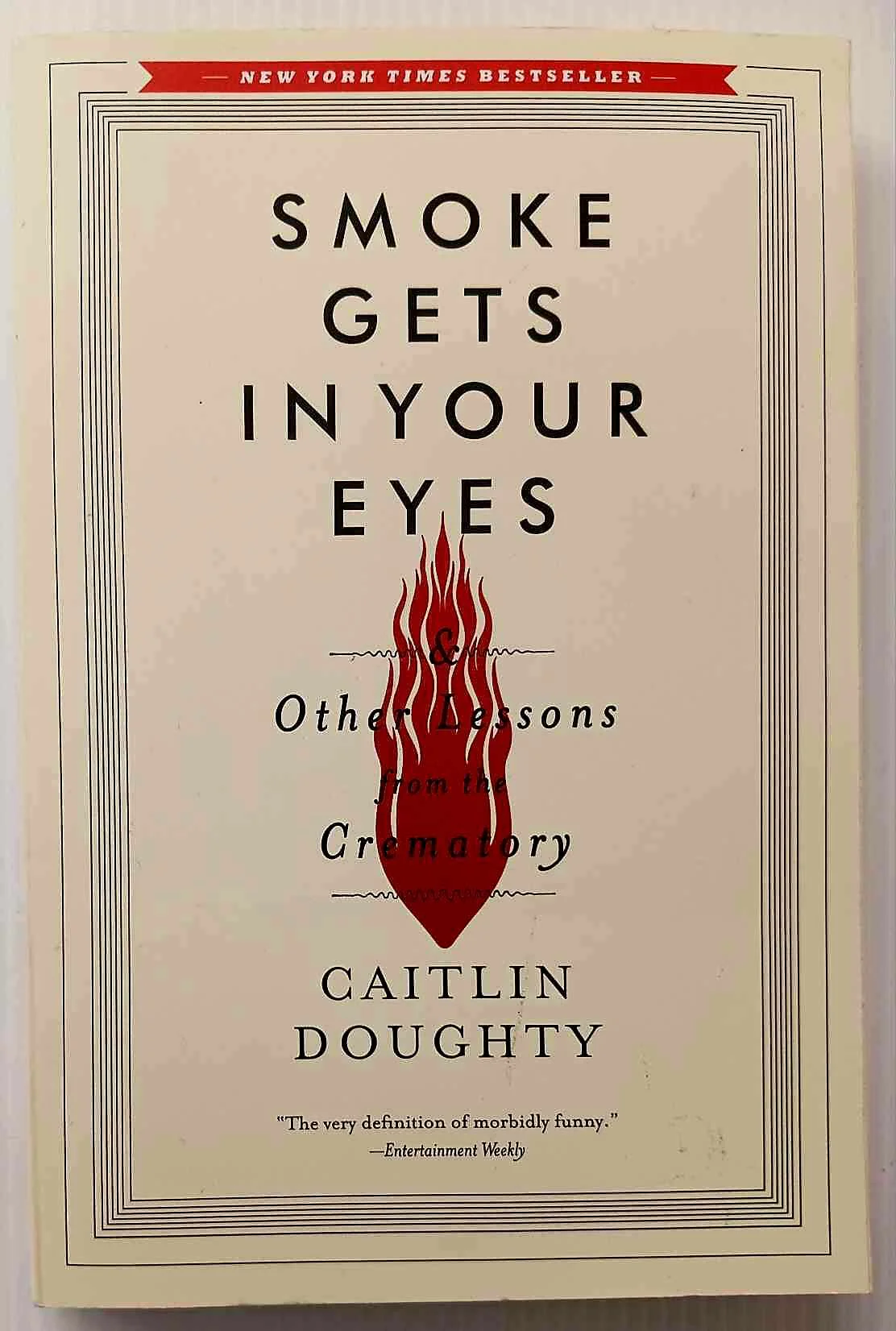 SMOKE GETS IN YOUR EYES - Caitlin Doughty
